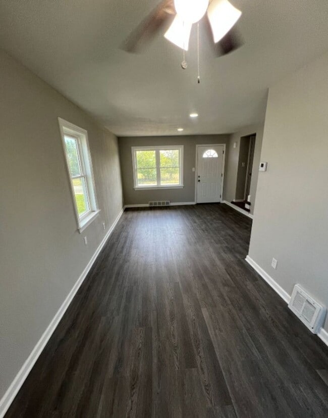 Building Photo - Modern 2-Bed, 1-Bath Duplex with Garage & Basement Storage