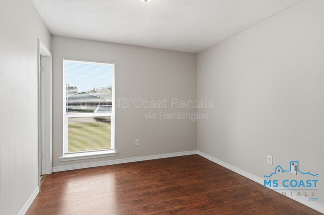 Building Photo - 208 Charles Ave