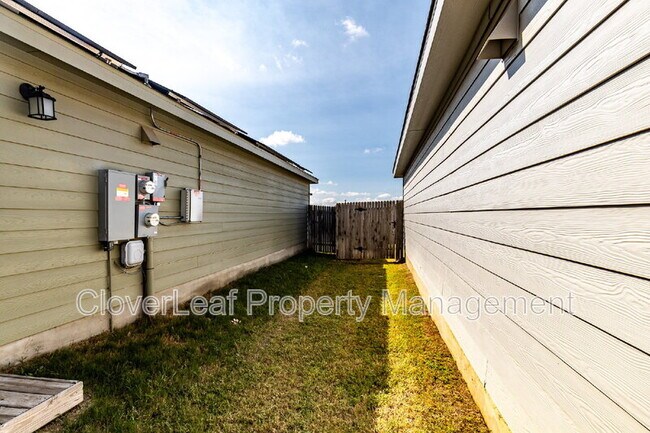 Building Photo - 13730 Bucket Way
