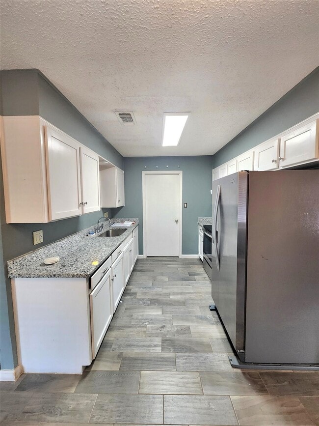 Building Photo - 108 King Johns Pl