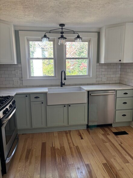 kitchen - 127 Shelburne Rd