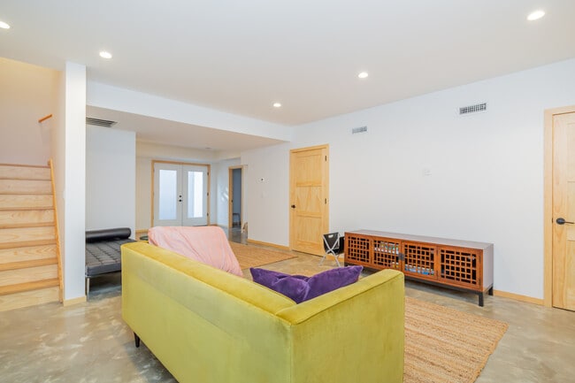 Building Photo - 22 St Mary's Rd