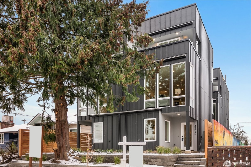 Building Photo - 9429B 18th Ave SW