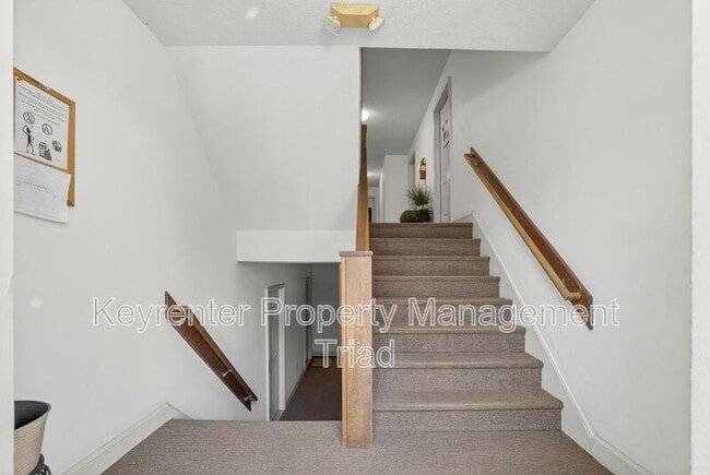 Building Photo - 3701 Cotswold Terrace