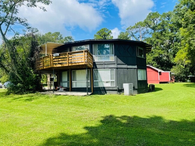 Building Photo - Super cool Octagon house near Lake Jackson