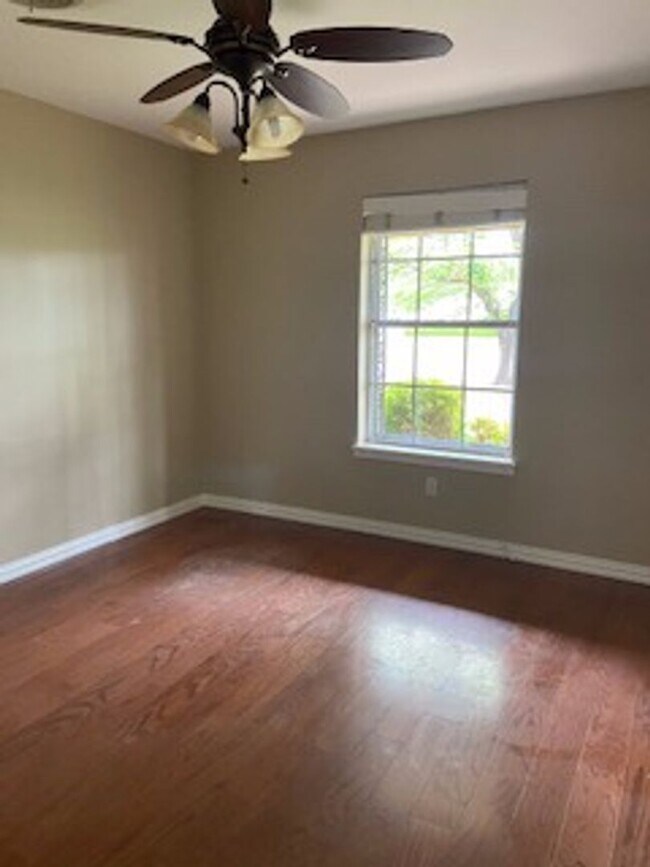 Building Photo - 2250 Greenbriar Drive
