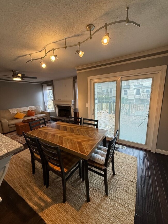 Building Photo - Stunning 3-Bed, 3.5-Bath Multi-Level Partially Furnished Townhome in Overland Park – Modern Updat...