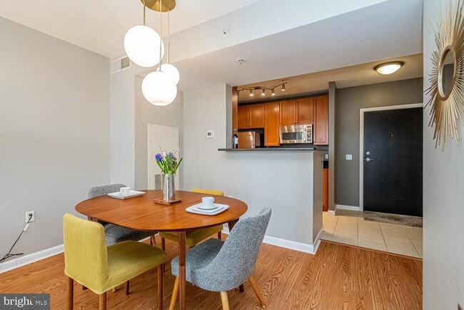 Building Photo - 851 N Glebe Rd