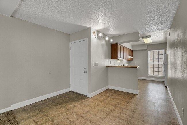 Building Photo - 3140 Van Teylingen Dr