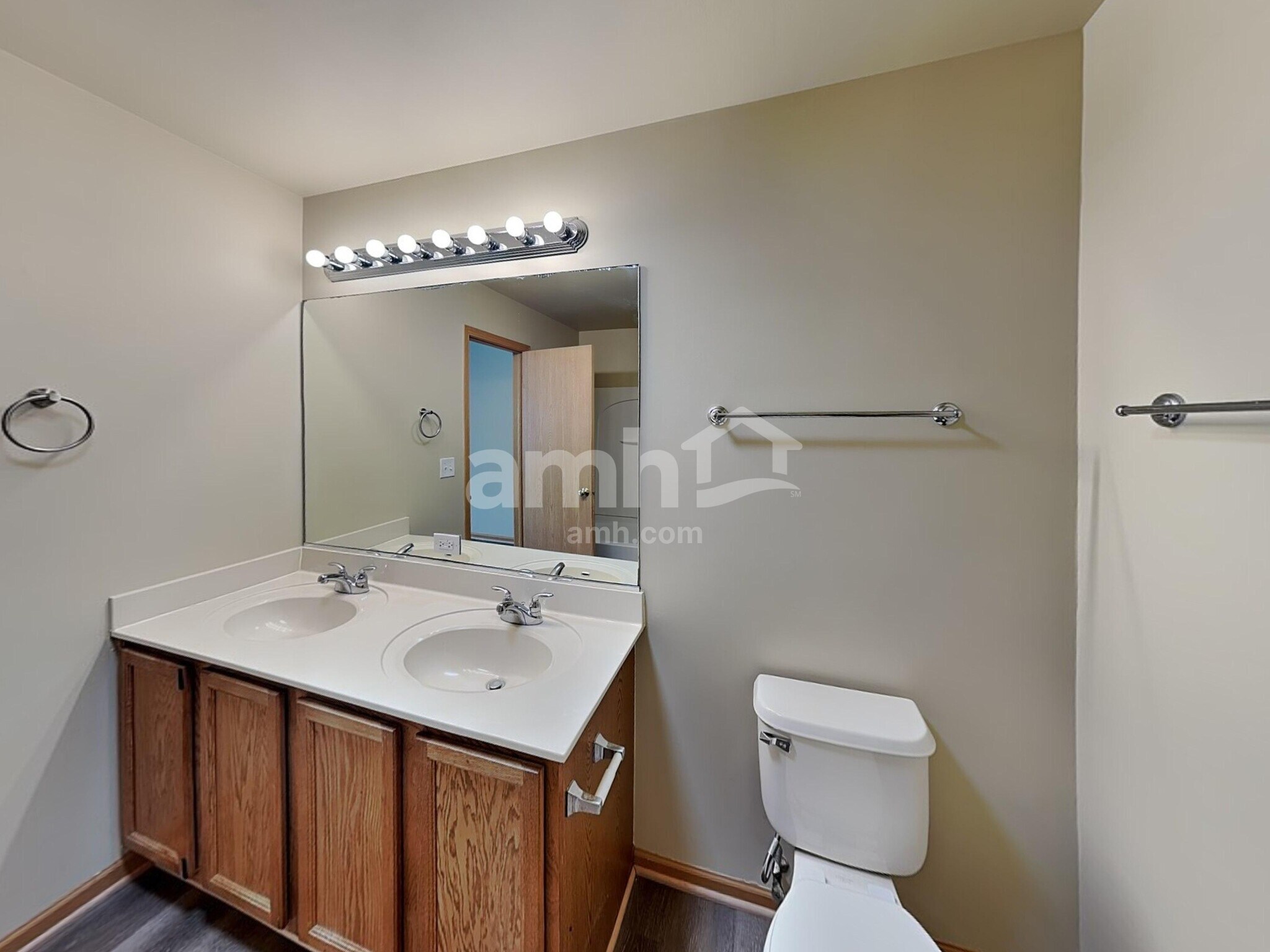 Building Photo - 818 Glen Cove Ln