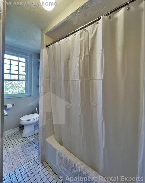 Building Photo - 7 Craigie Cir