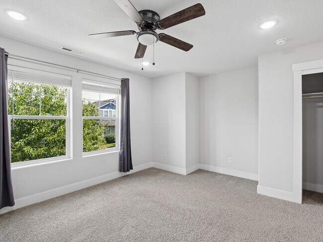 Building Photo - 15212 NW Cosmos St