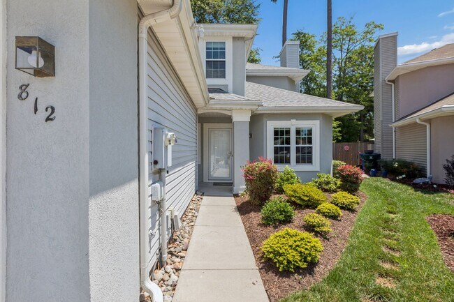 Building Photo - Gorgeous Home Ready for Move In