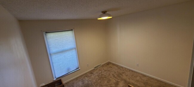 Building Photo - Ring in 2026 with THIS Great Rental!