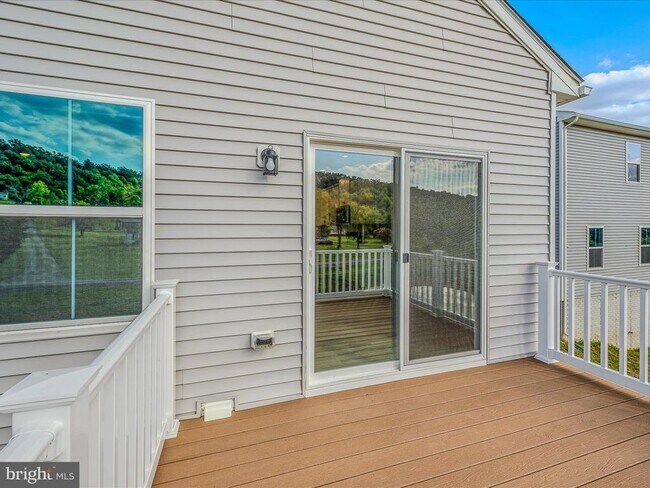 Building Photo - 290 Scoter Rd