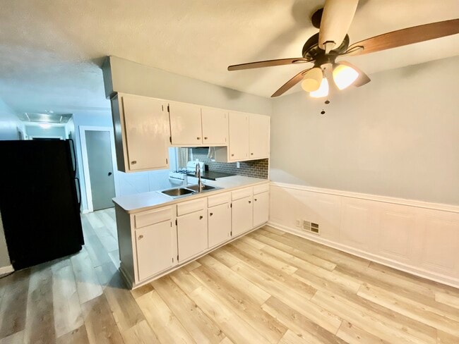 Building Photo - 5696 Pleasant Ave