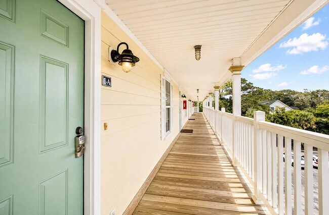 Building Photo - 2262 Folly Rd