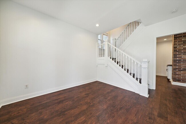 Building Photo - $1,675 - Spacious 3 Bedroom in North End