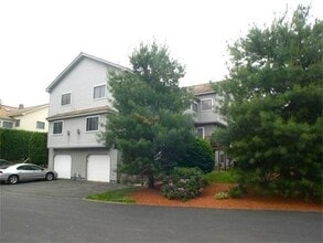 Building Photo - 421 Captain Eames Cir