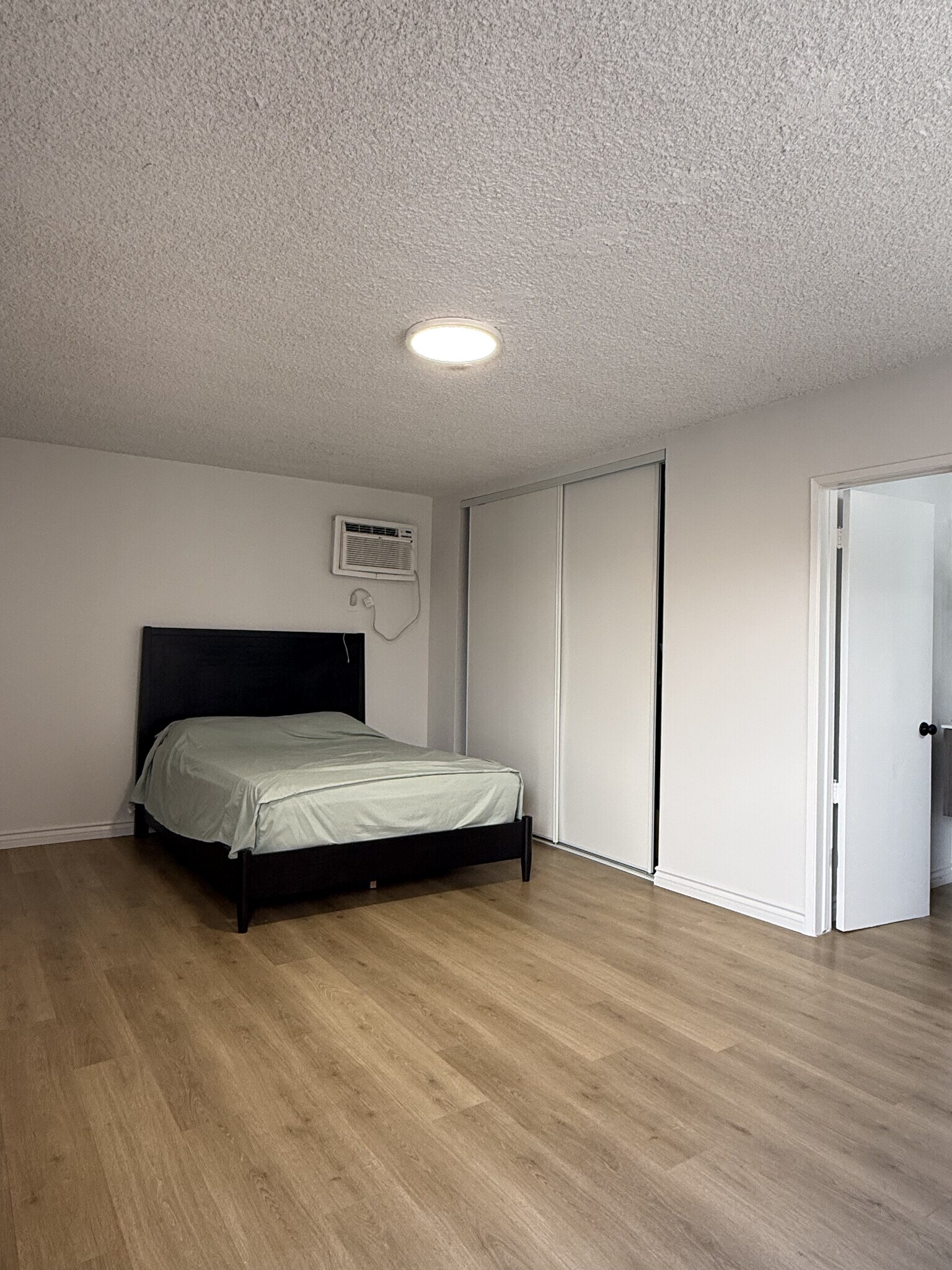 Bedroom - 14930 Magnolia Blvd