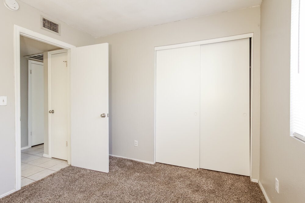 Building Photo - 630 E Jensen St