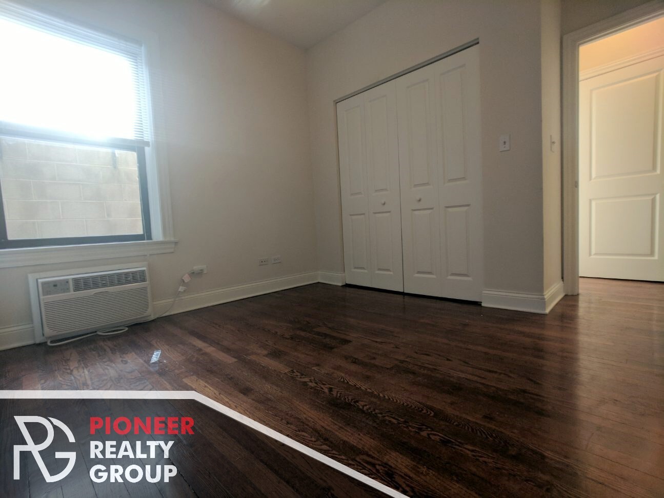 Building Photo - 736 W Addison St