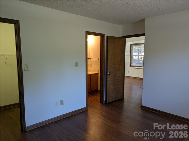 Building Photo - 119 Birdie Ct