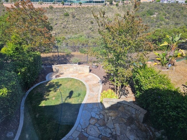 Building Photo - 3 Bedroom - 2.5 Bathroom Townhome in Scrip...