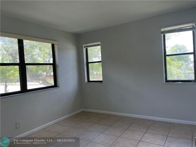 Building Photo - 11620 NW 26th Ct