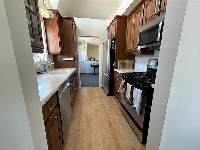 Building Photo - 67 Esmond Ave