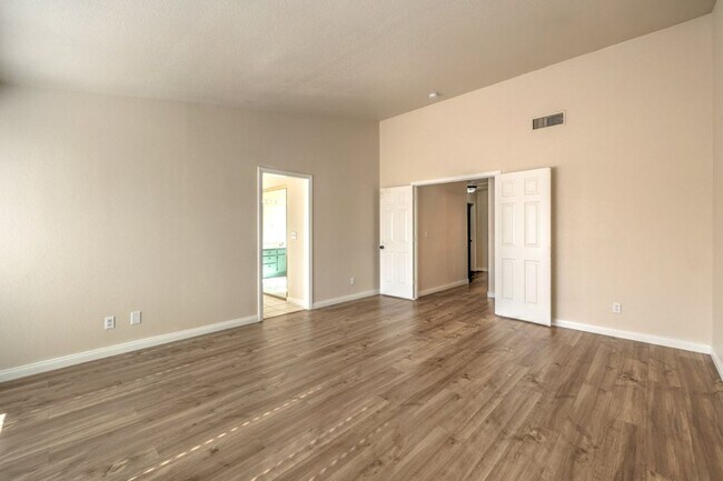 Building Photo - Stunning 4-Bedroom, 2-Bath Single-Family Home in Las Vegas