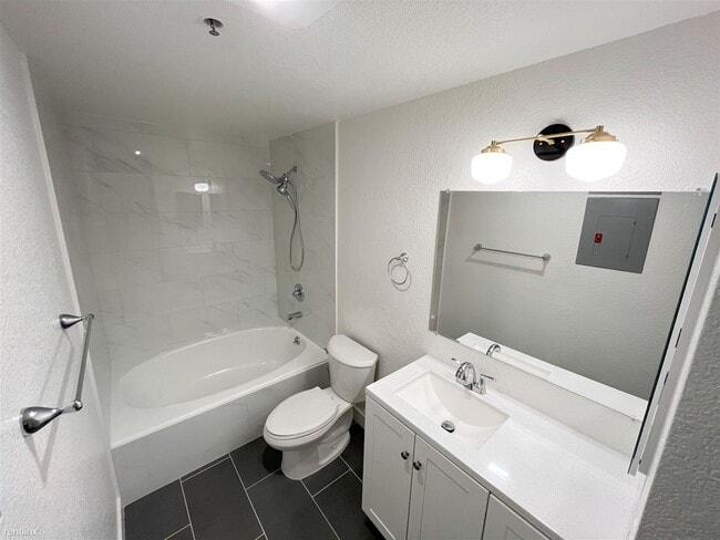 Building Photo - Studio, 1 bath Condo - 201 Harrison Street...