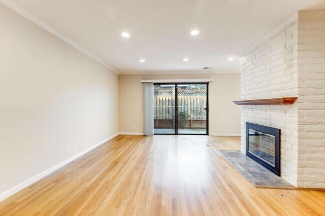 Building Photo - 12091 Atrium Dr
