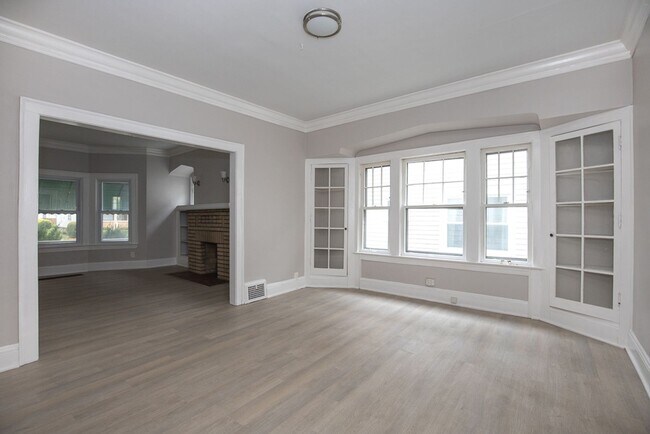 Building Photo - 2119 Lewis Dr