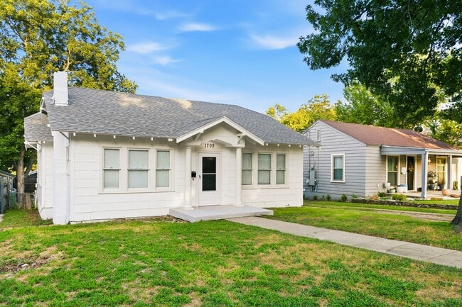 Building Photo - 1705 Virginia Pl