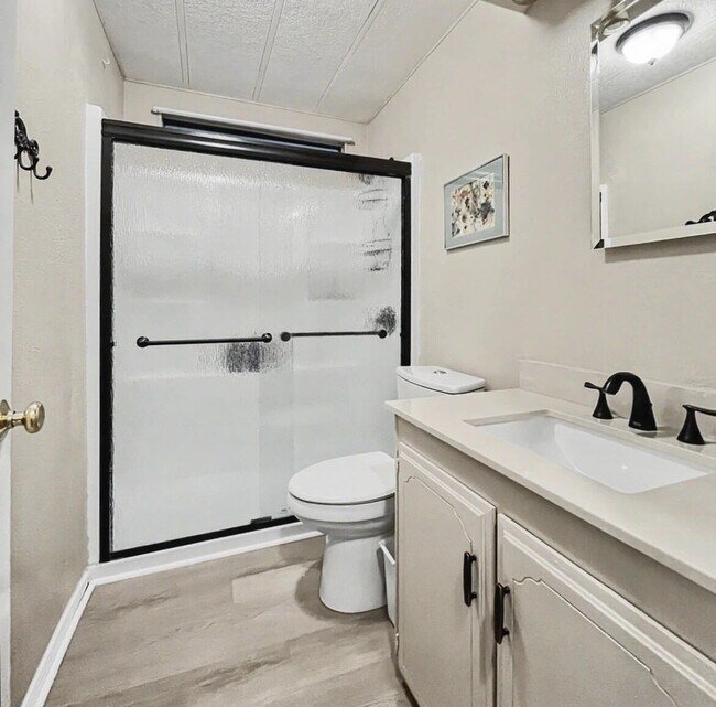 Building Photo - 39705 Manzanita Dr