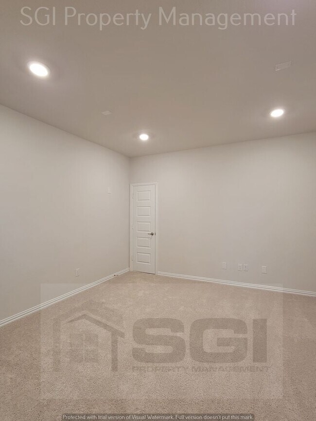 Building Photo - Incredible Brand New 6 Bedroom!!