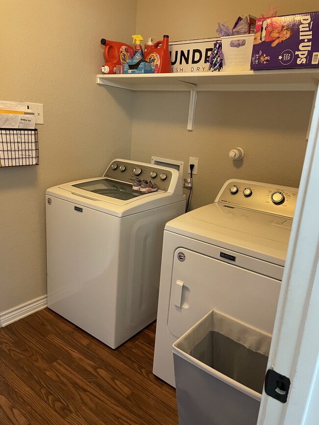 Building Photo - 9619 Pleasanton Blf