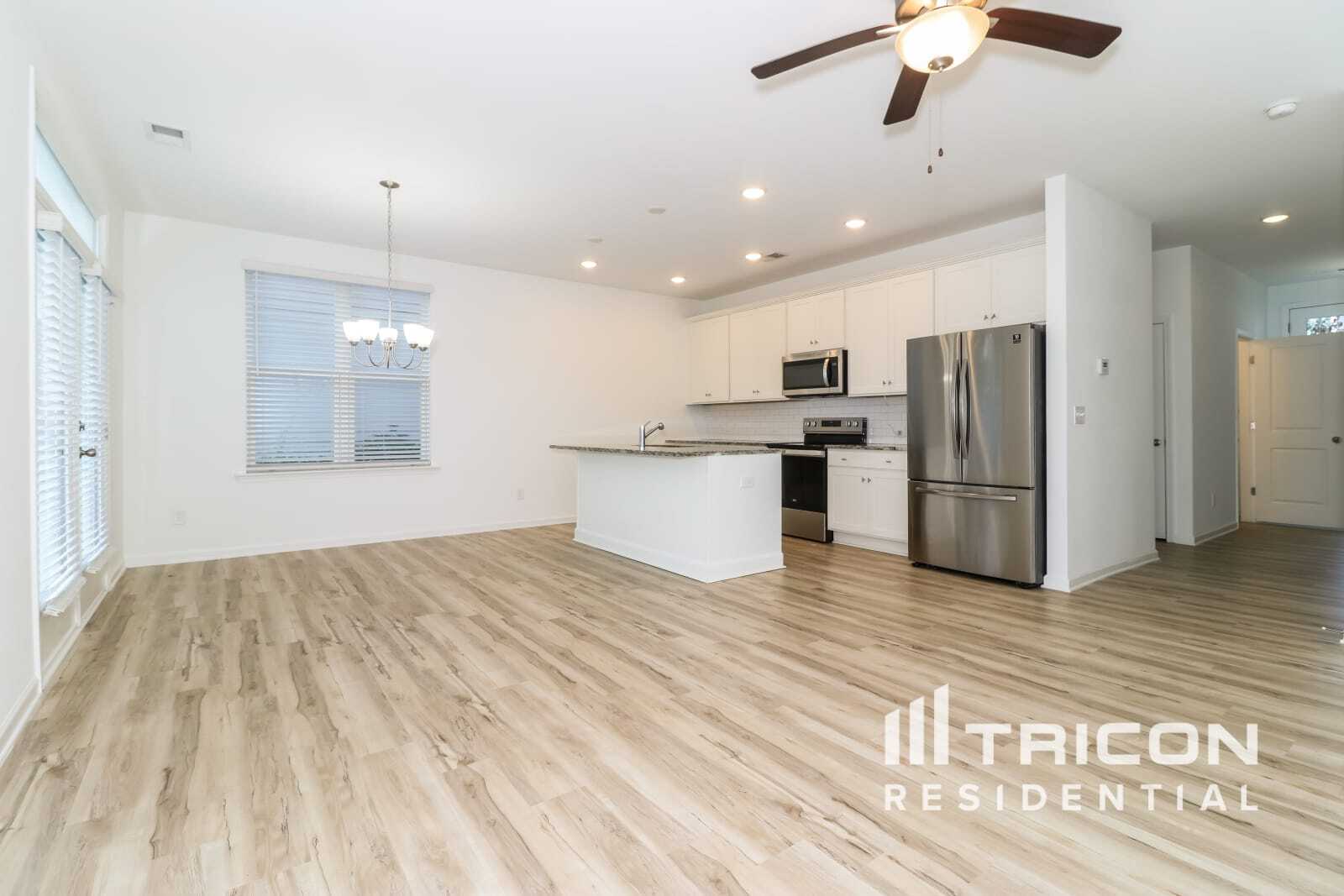 Building Photo - 2025 Rosemary Park Ln