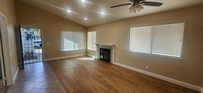 Building Photo - Updated 3 Bedroom 2 Bathroom Home in Pocke...