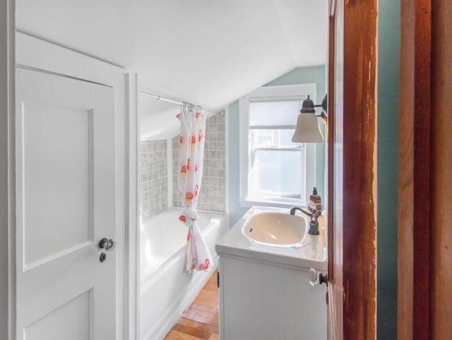 Building Photo - 18 Sherman Ct