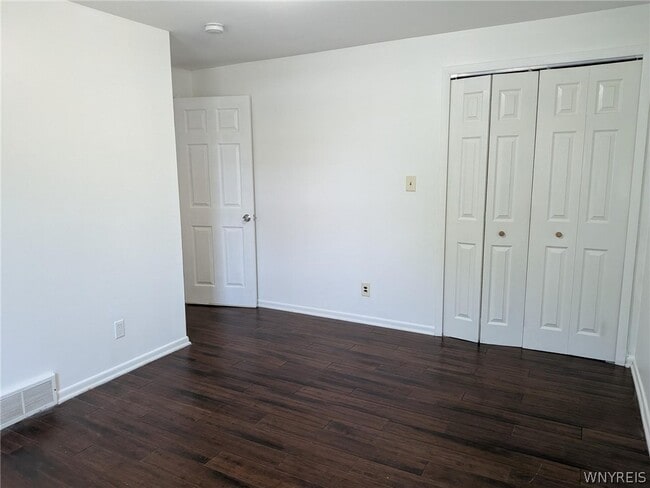 Building Photo - 253 Glenhaven Dr