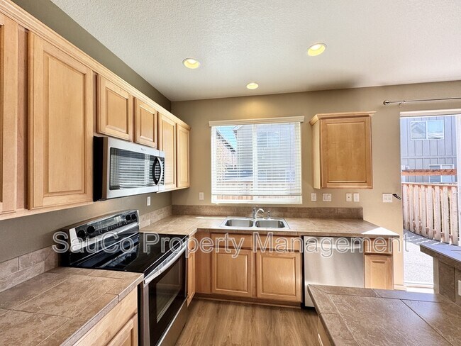 Building Photo - 4572 SE Olivewood St