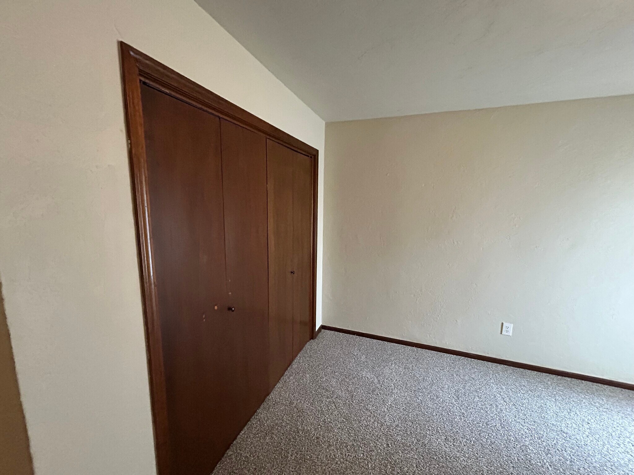 Building Photo - 607 N Robin Way