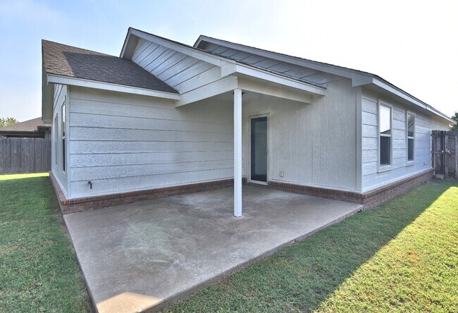 Building Photo - 10712 N 152nd E Ave.
