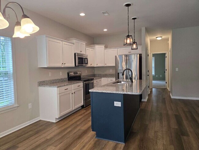 Building Photo - Beautiful 3-Bedroom Home with Bonus Room, Modern Finishes & a Huge Fenced Backyard