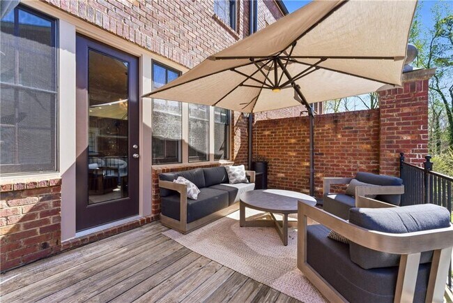 Building Photo - 2910 Hermance Dr NE