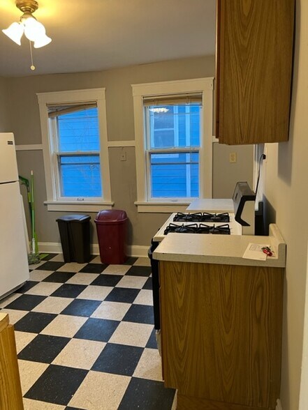 Building Photo - 1672 N Van Buren St