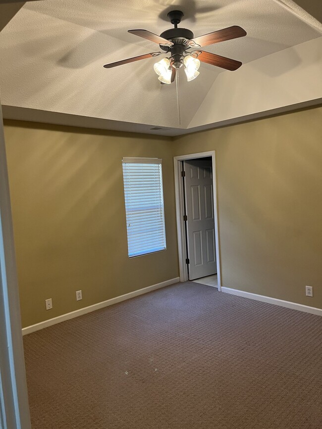 Building Photo - 5070 Boyd Dr