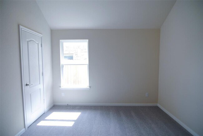 Building Photo - 30111 Twisting Springs Dr